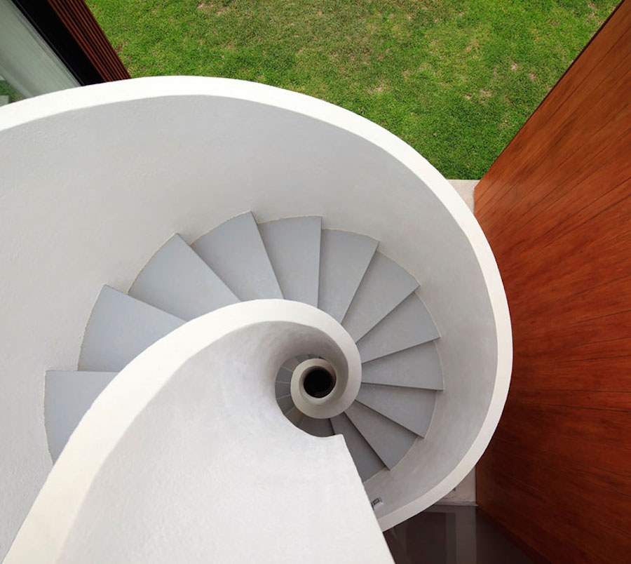 Architect-House-with-Spiral-Stairs-in-Peru11