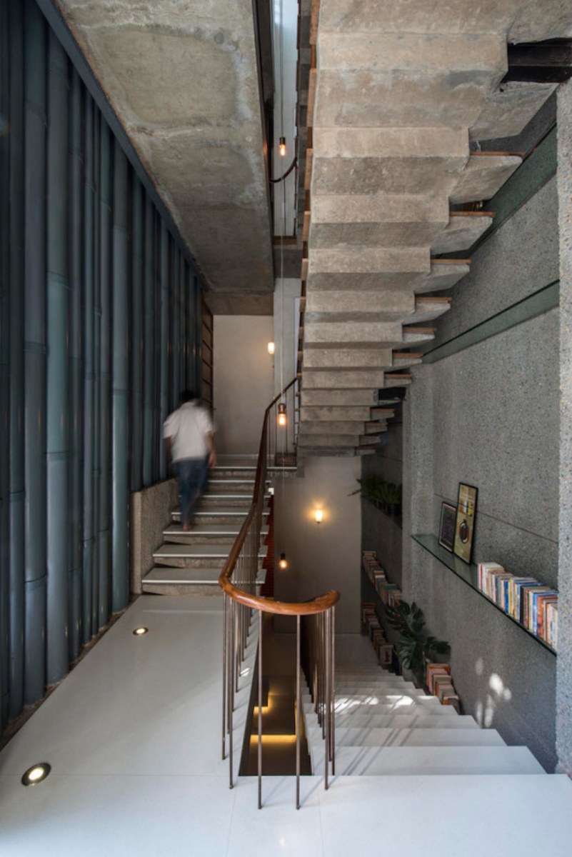 High-Standard-House-Built-with-Recycled-Materials-in-Mumbai14