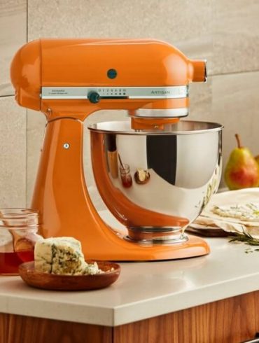 KitchenAid Stand2520Mixer Honey Lifestyle 3