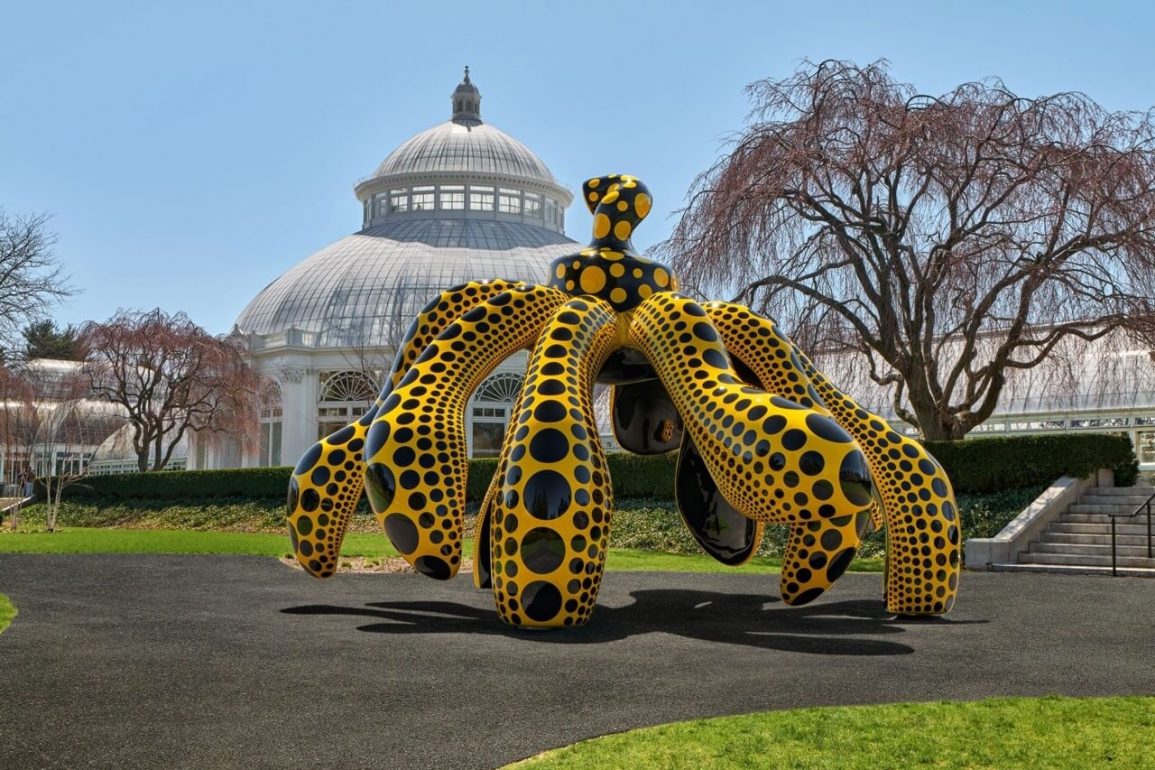 https hypebeast.com image 2021 04 Yayoi Kusamas Whimsical Cosmic Nature Exhibition Opens at the New York Botanical Garden feature a