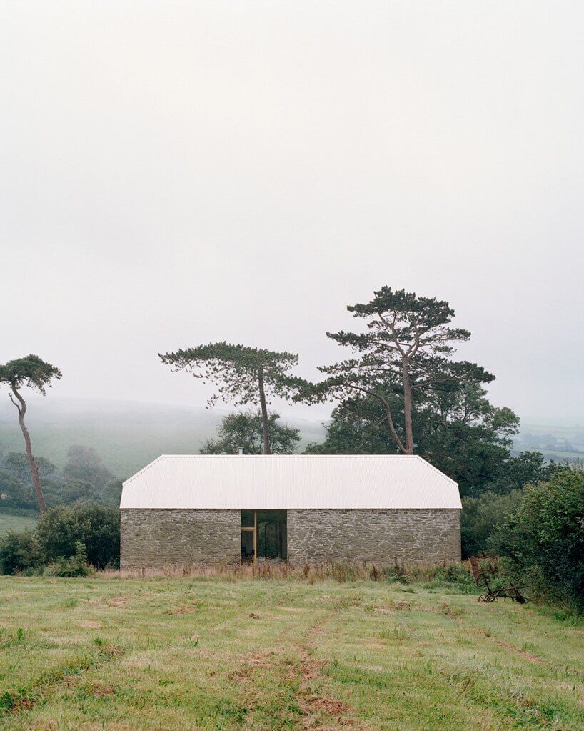 redhill barn by type designboom 01