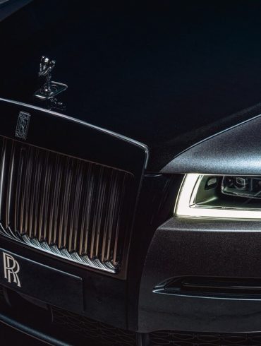 https hypebeast.com image 2021 10 rolls royce black badge ghost v12 tuned rr first official look 5