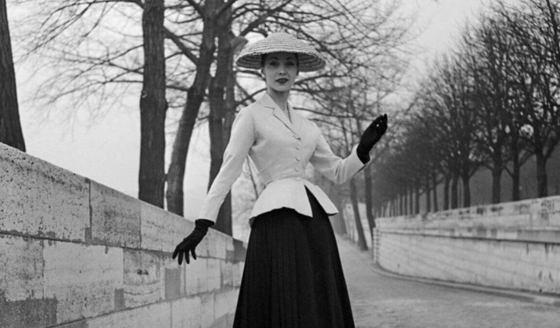 3 bar suit haute couture spring summer 1947 collection by christian dior associations willy maywald adagp 2020 1637434497