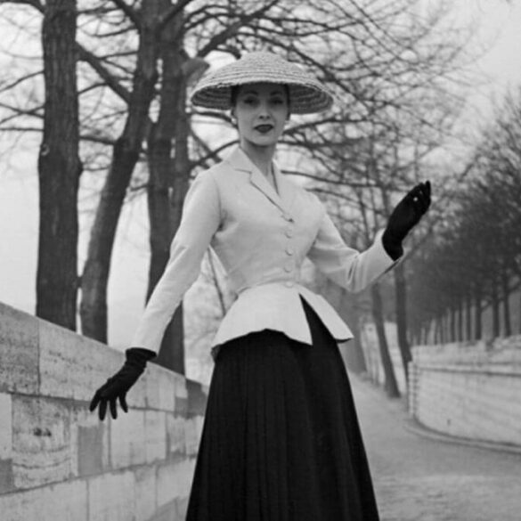 3 bar suit haute couture spring summer 1947 collection by christian dior associations willy maywald adagp 2020 1637434497
