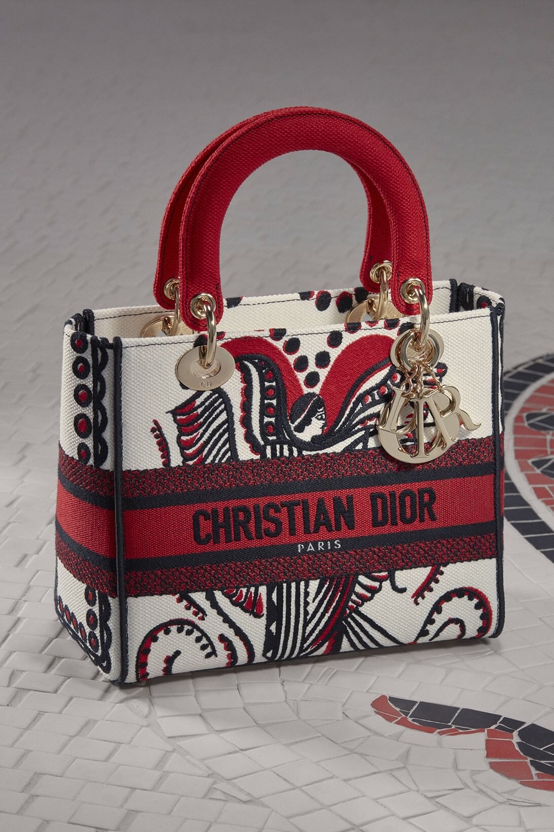 https hypebeast.com wp content blogs.dir 6 files 2022 02 dior maison cupidon valentines day collection bags sneakers homeware price where to buy 1