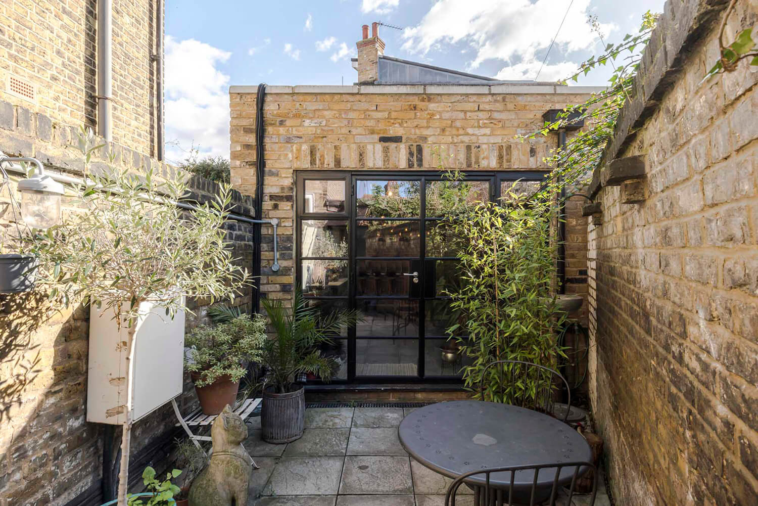 converted coach house for sale se8 16 1