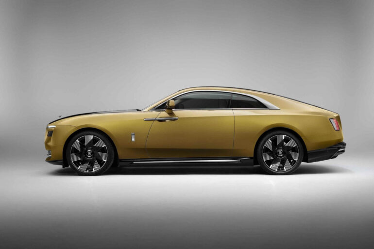 3 spectre unveiled oco the first fully electric rolls royce profile 1
