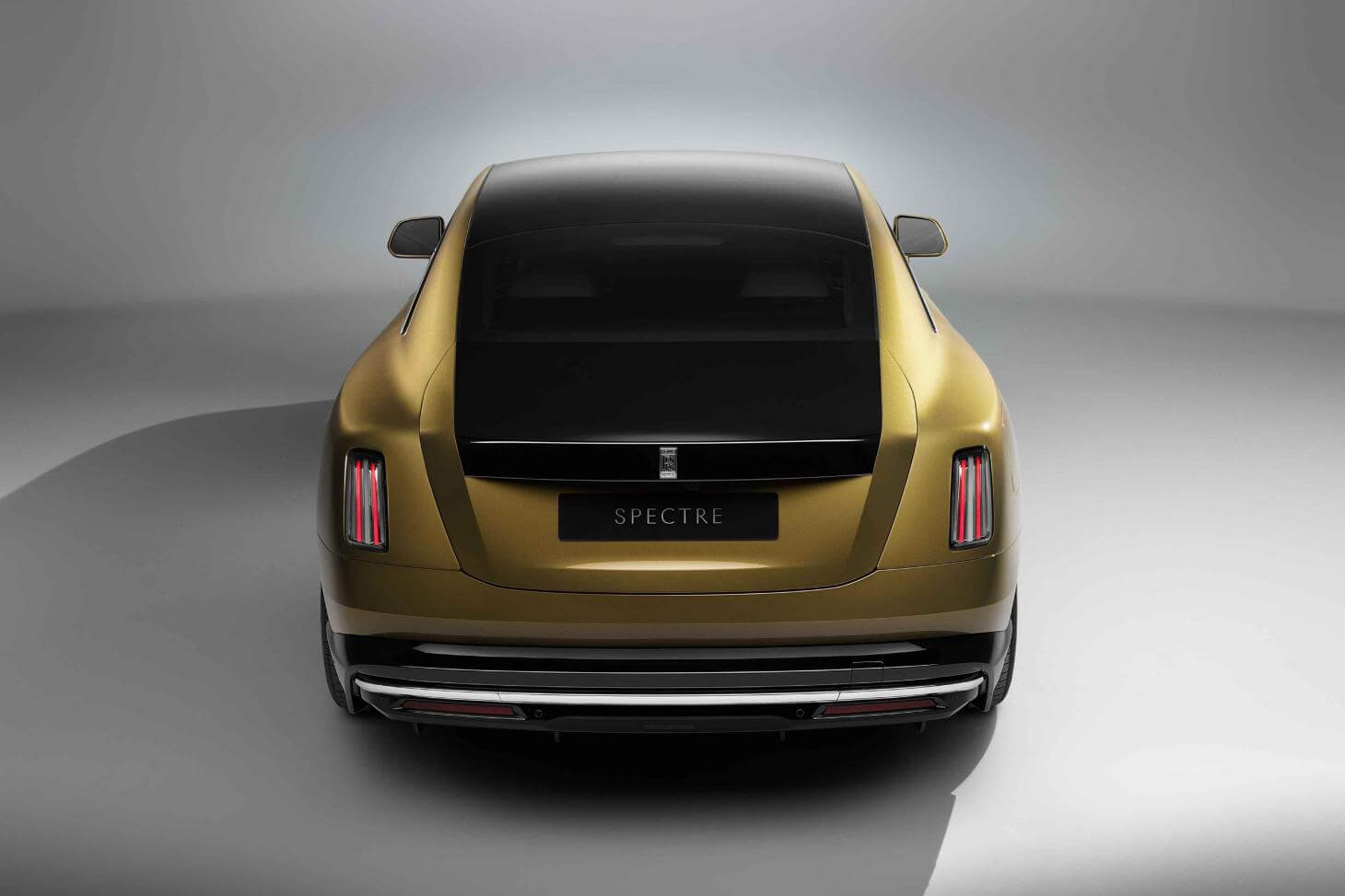 5 spectre unveiled oco the first fully electric rolls royce rear 1