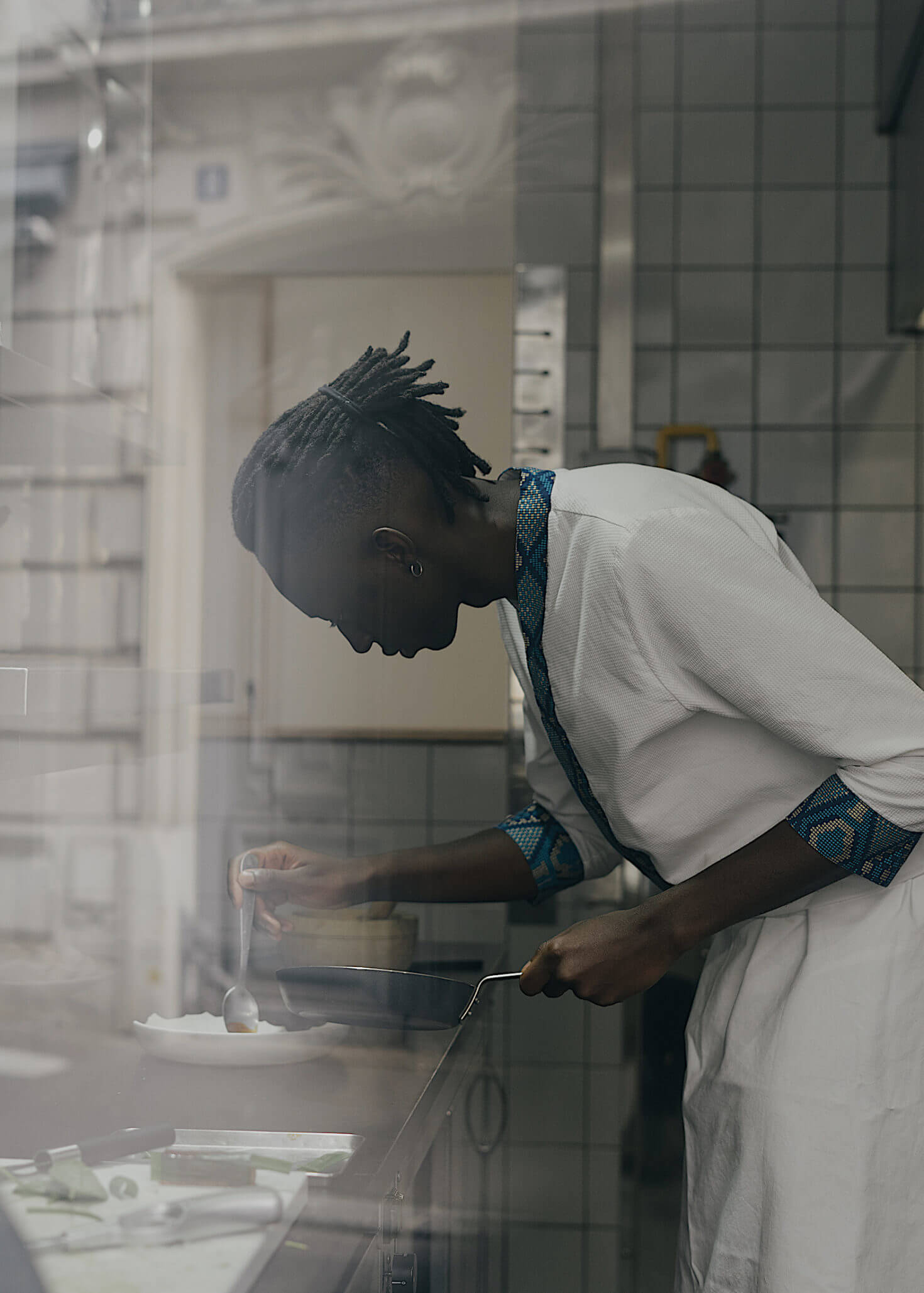 Mory Sacko cooking @Quentin Troubez 1470x2058 1