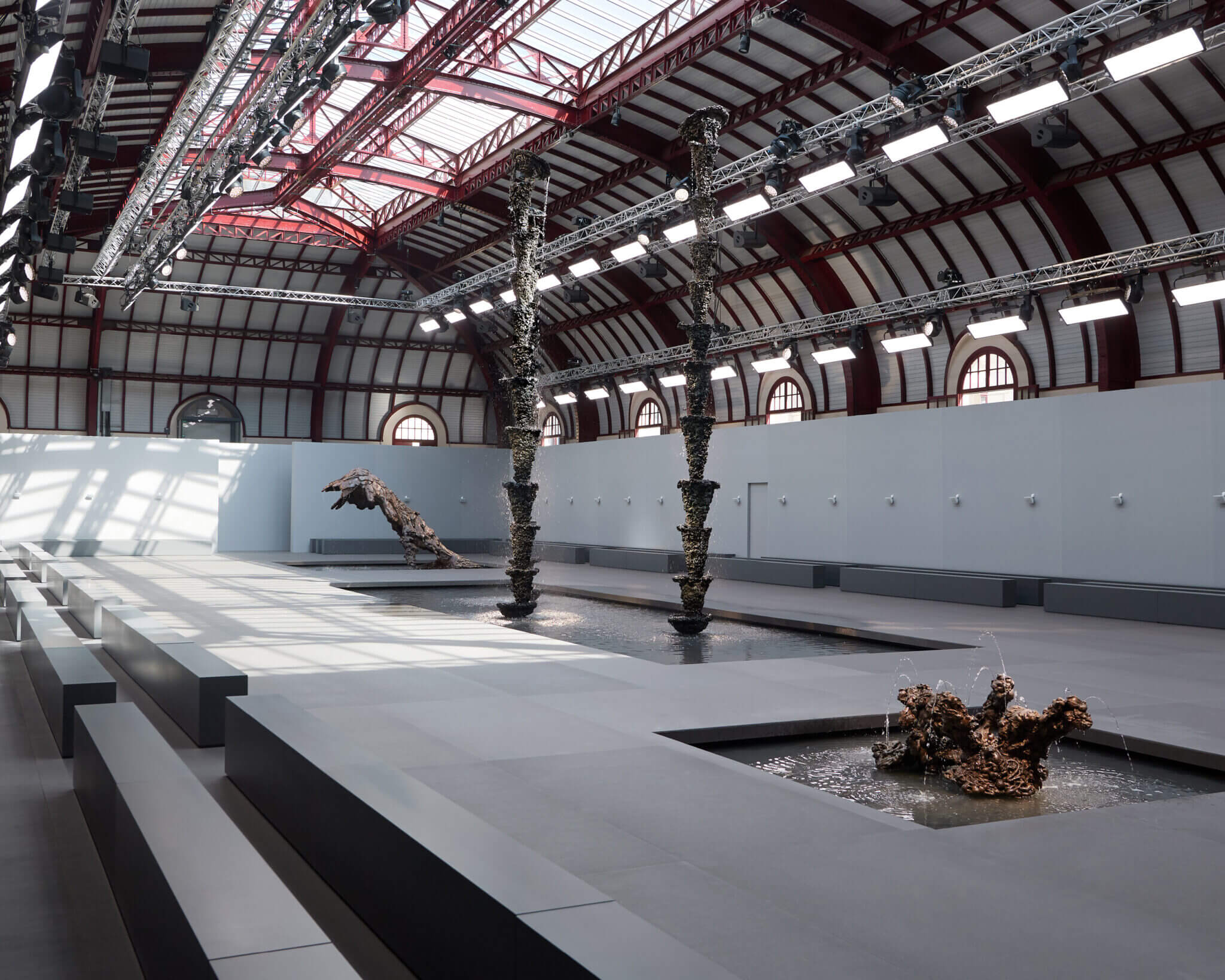 LOEWE SS24 MW SHOW SPACE REVEAL