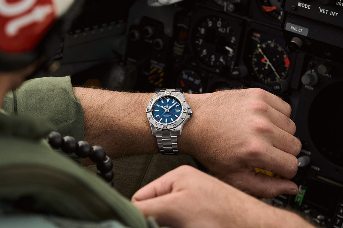 Breitling Avenger Automatic GMT 44