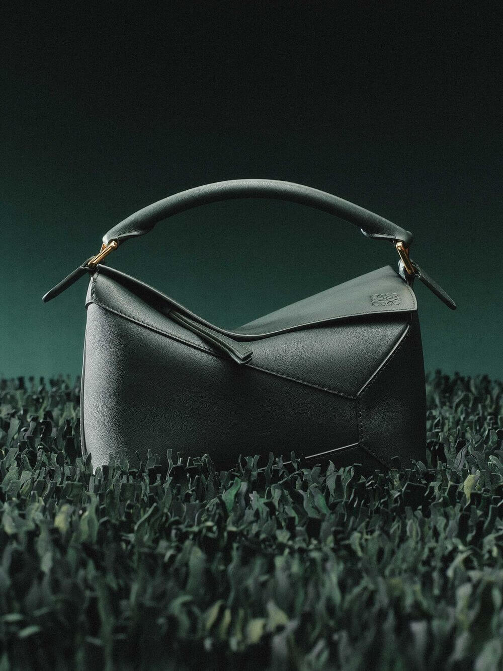 LOEWE SS24 PRECO GIFTING STILL LIFE RGB CROPPED 2250x3000 41 (1)