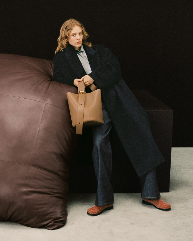 Loewe Holiday 32 (1)